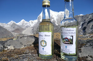 Solling-Bitter und Hugenotten-Schluck im Himalaya aus der Bad Karlshafener Likrmanufaktur J. Rmer